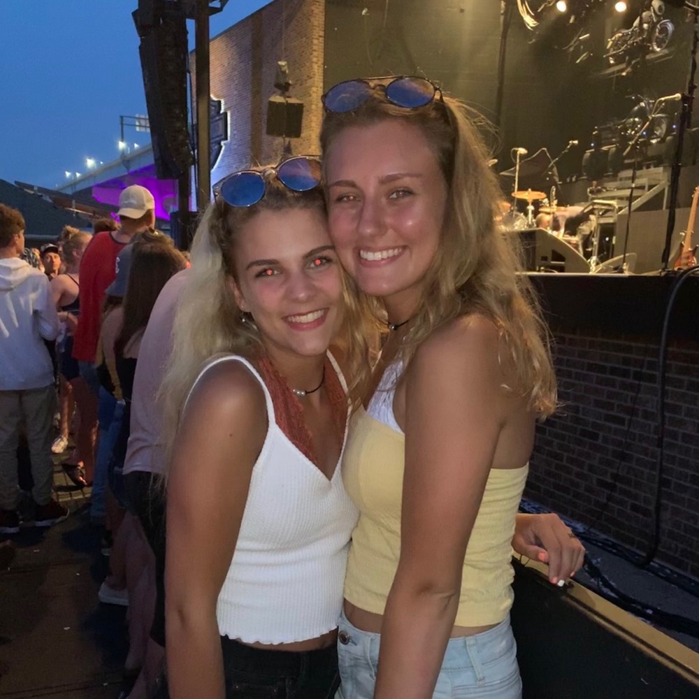 Meet your Posher, Leah